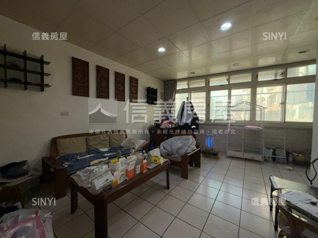 泰林車流匯聚醒目金店房屋室內格局與周邊環境