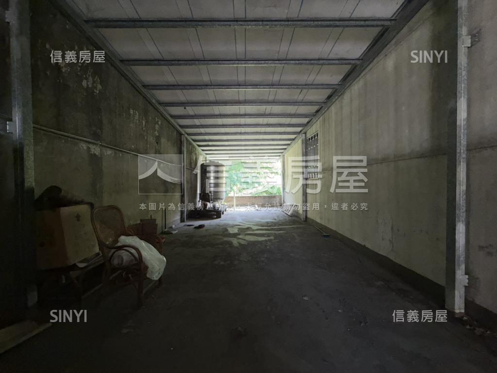 泰林車流匯聚醒目金店房屋室內格局與周邊環境