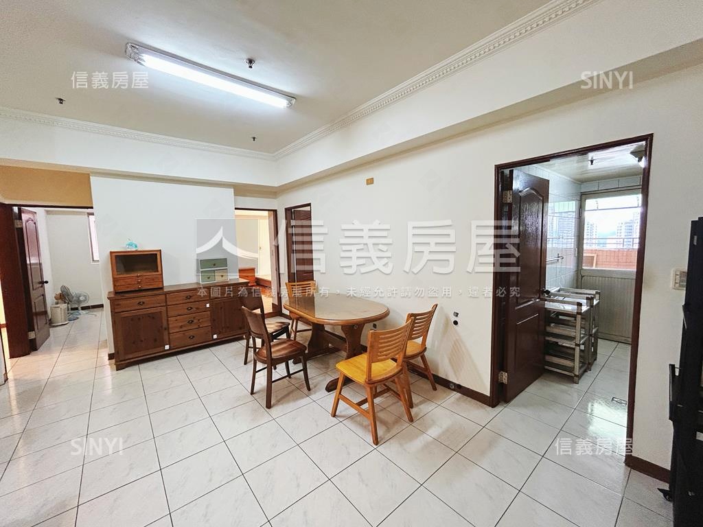 鳳祥名人景觀四房房屋室內格局與周邊環境