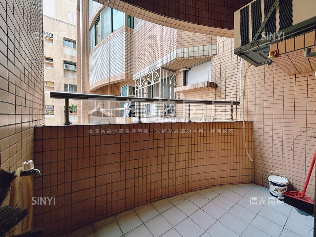 鳳祥名人景觀四房房屋室內格局與周邊環境