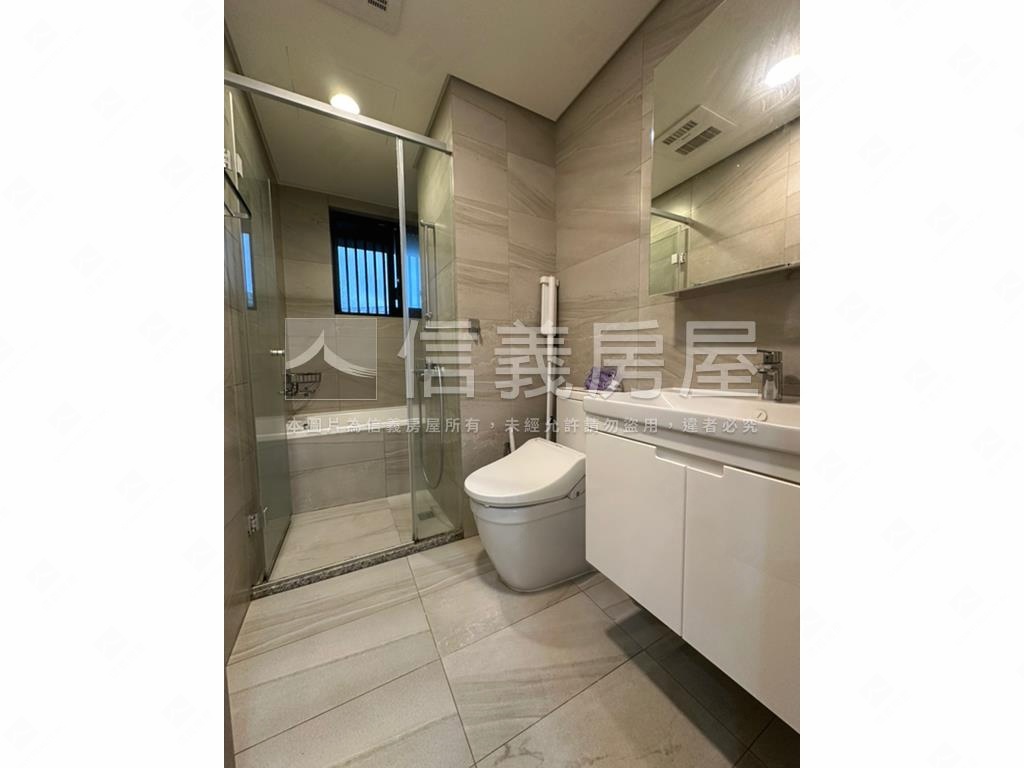 風光左岸京站２房車位房屋室內格局與周邊環境