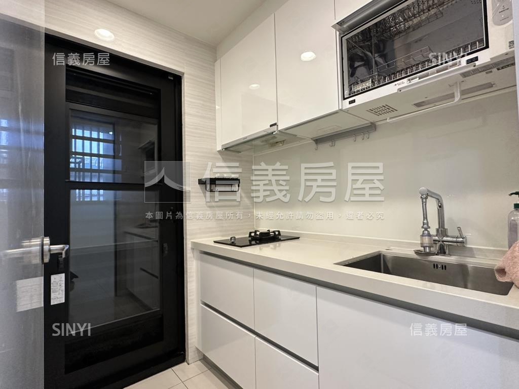 風光左岸京站２房車位房屋室內格局與周邊環境