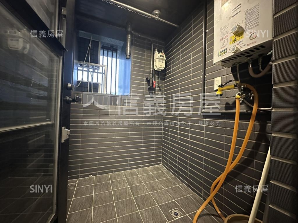 風光左岸京站２房車位房屋室內格局與周邊環境