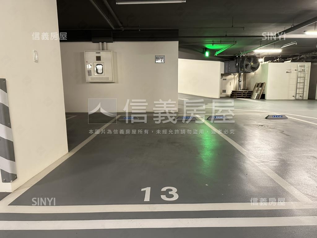 風光左岸京站２房車位房屋室內格局與周邊環境