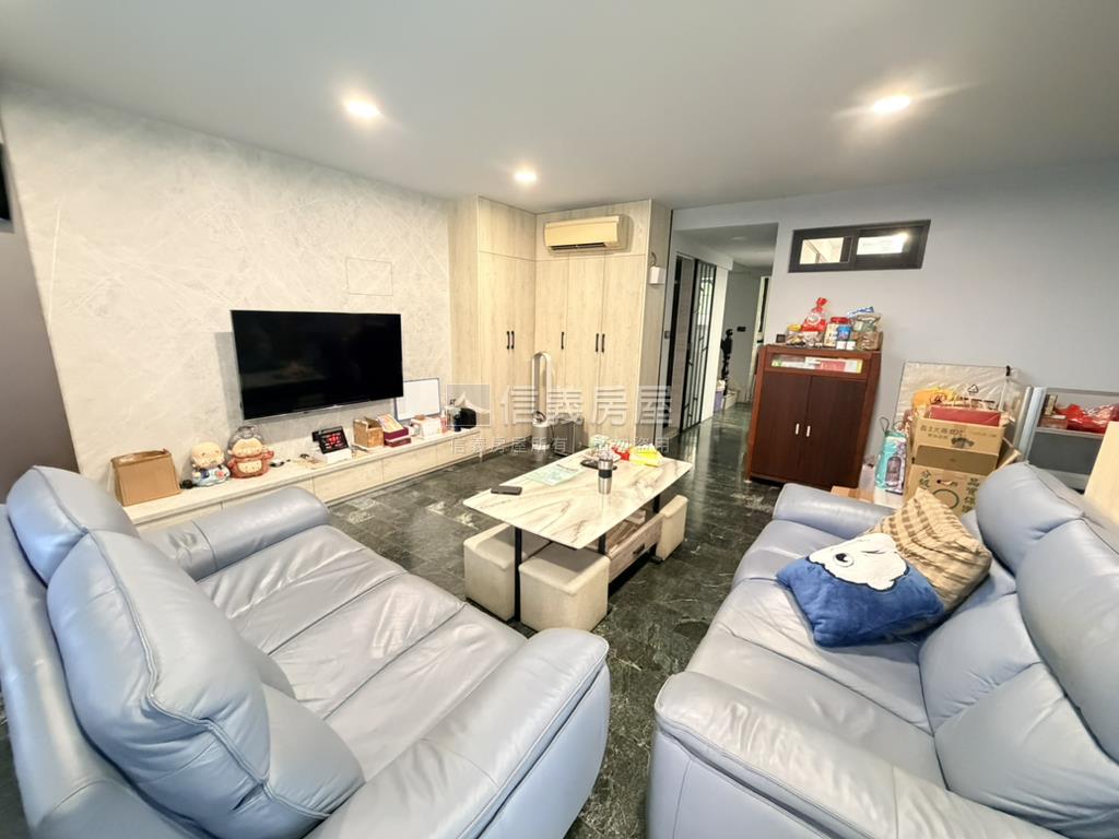 正忠明南路大面寬店面房屋室內格局與周邊環境