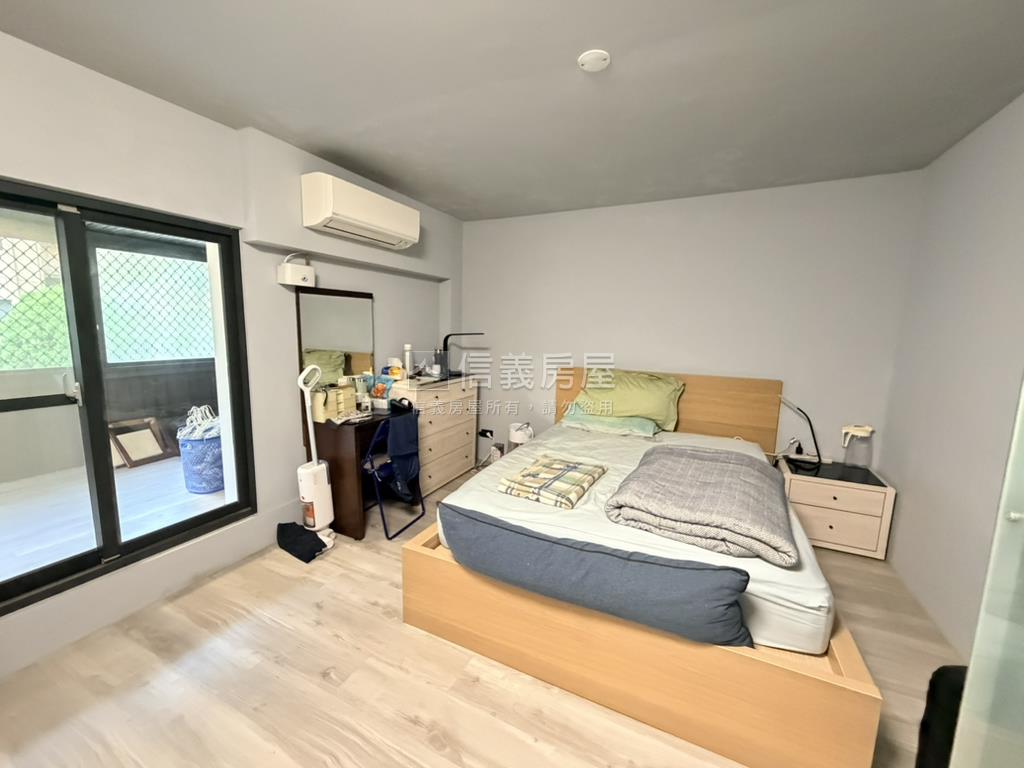 正忠明南路大面寬店面房屋室內格局與周邊環境