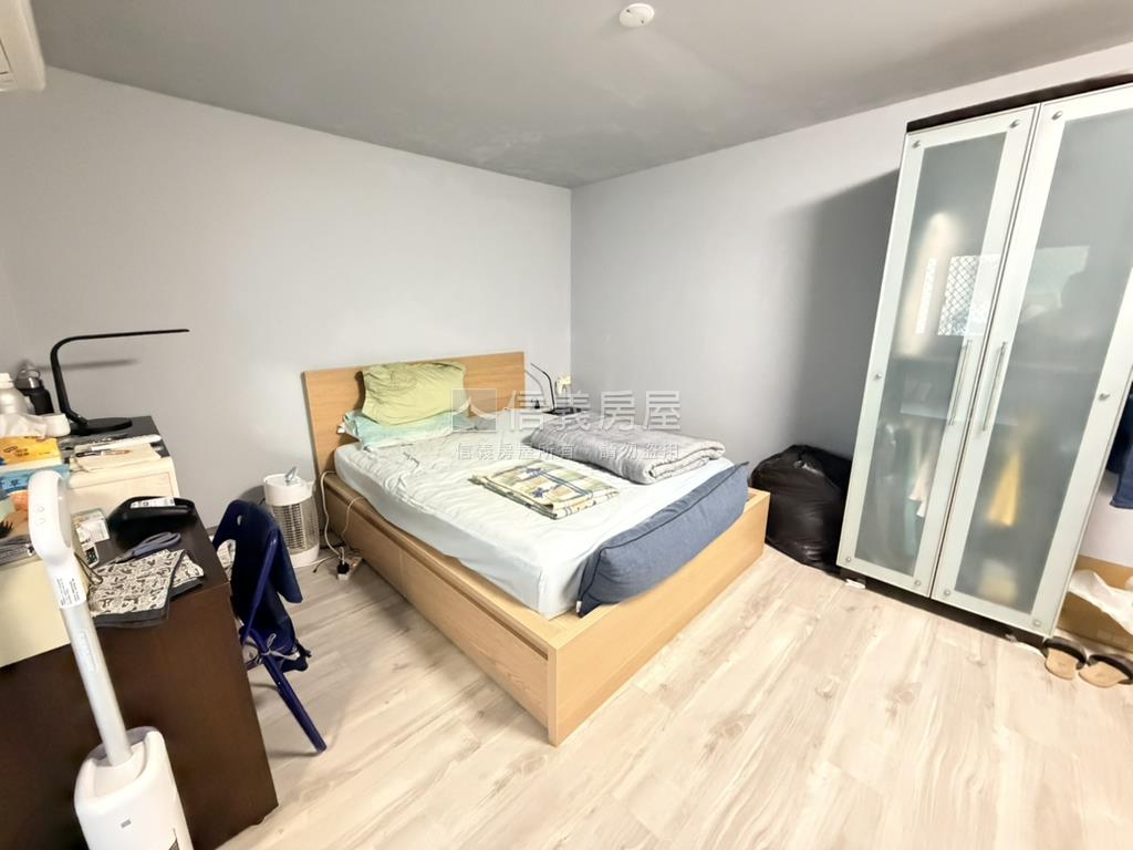 正忠明南路大面寬店面房屋室內格局與周邊環境
