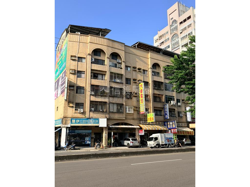 正忠明南路大面寬店面房屋室內格局與周邊環境