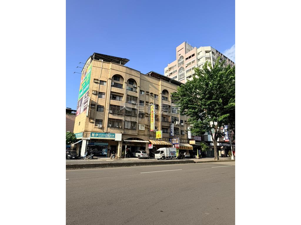 正忠明南路大面寬店面房屋室內格局與周邊環境