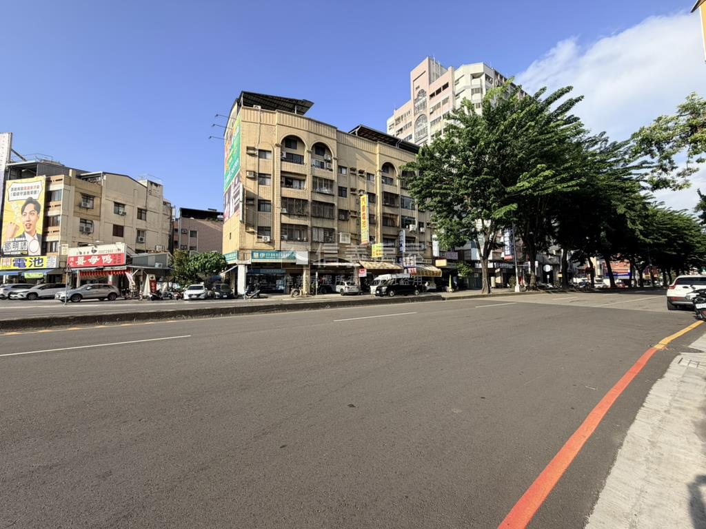 正忠明南路大面寬店面房屋室內格局與周邊環境