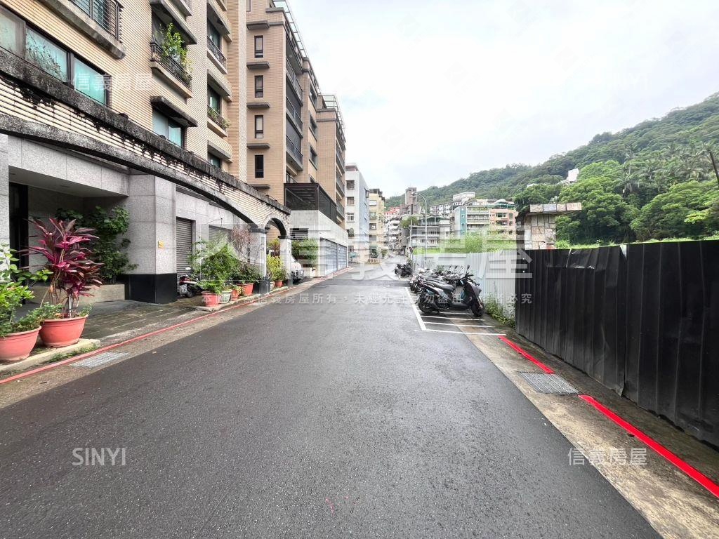 【綠波廊】獨立塔式車位２房屋室內格局與周邊環境
