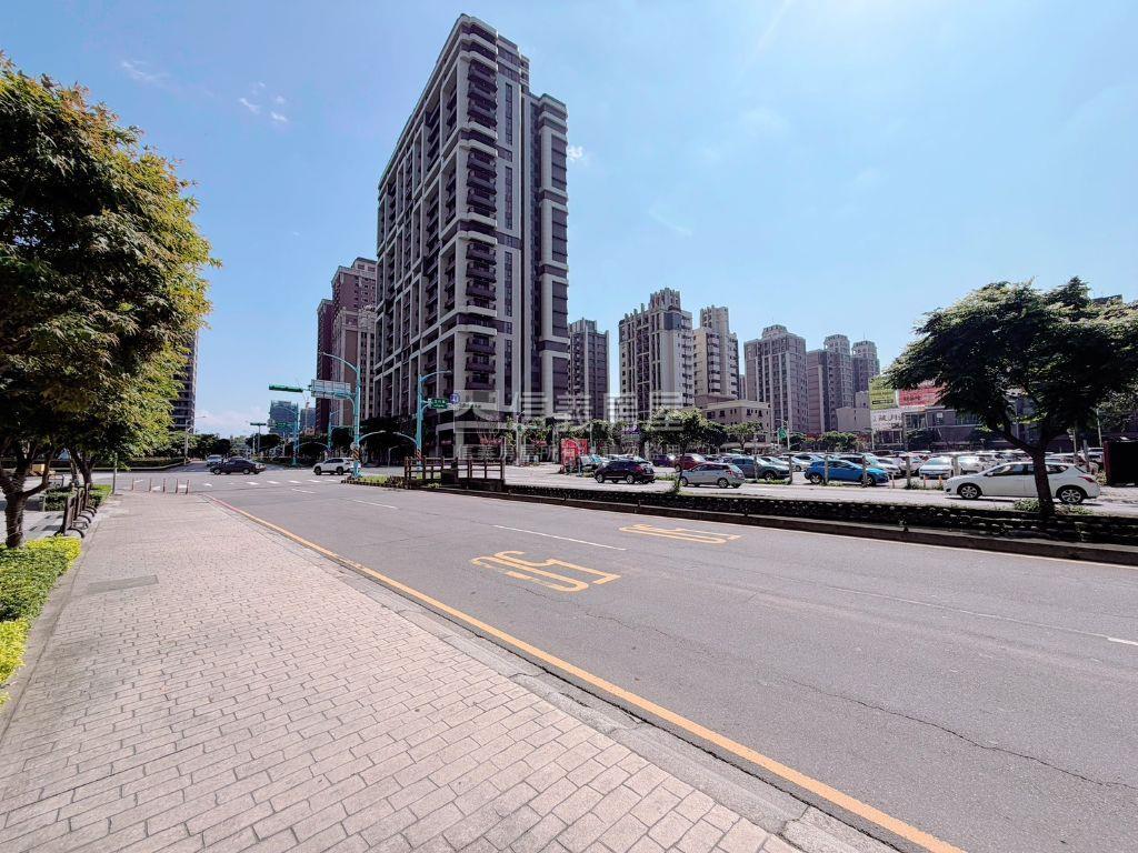 京懋一號美裝潢二房車位房屋室內格局與周邊環境