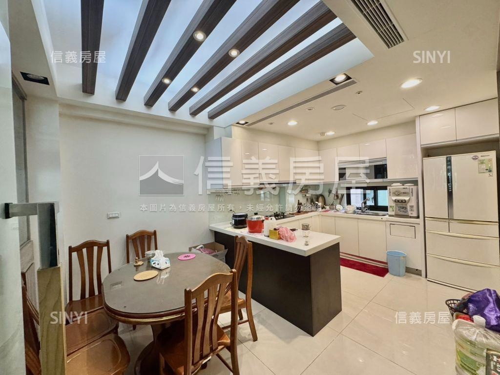 臨路大面寬地下車庫透店房屋室內格局與周邊環境