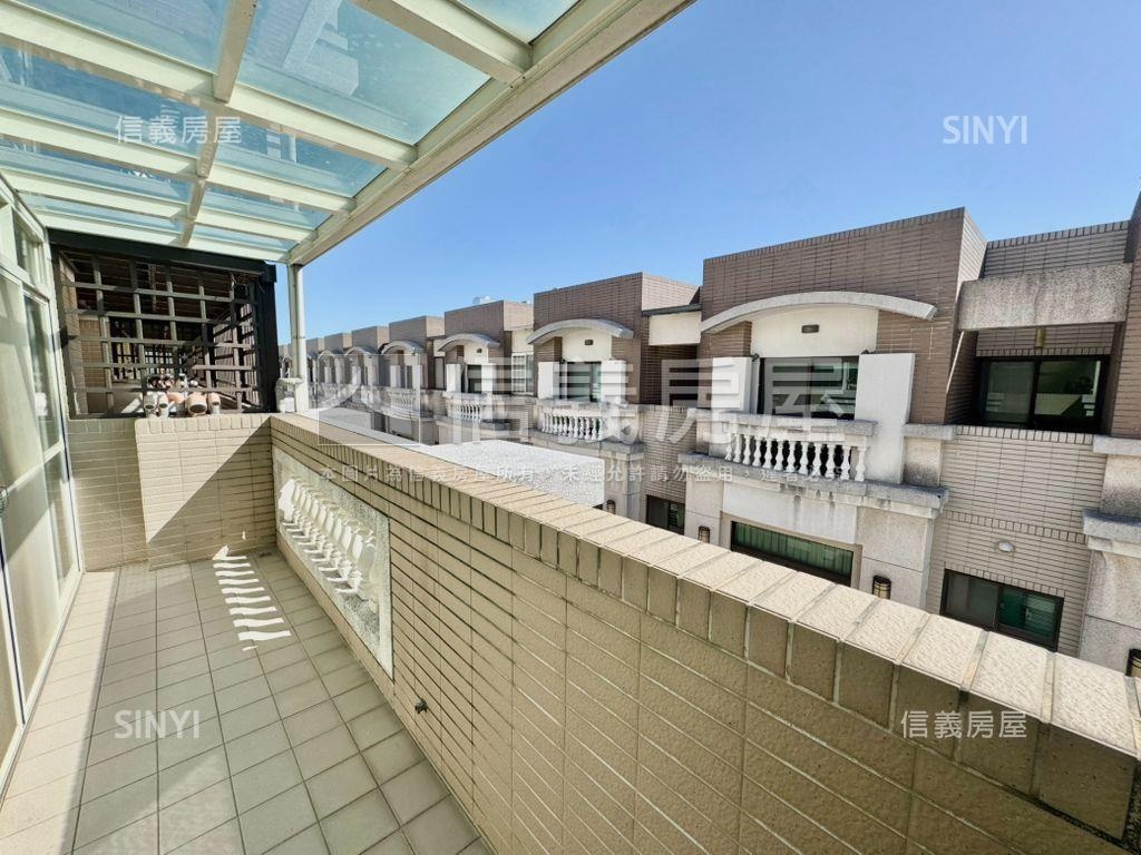 臨路大面寬地下車庫透店房屋室內格局與周邊環境