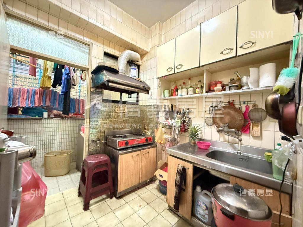 頂溪站面寬１＋２樓店面房屋室內格局與周邊環境