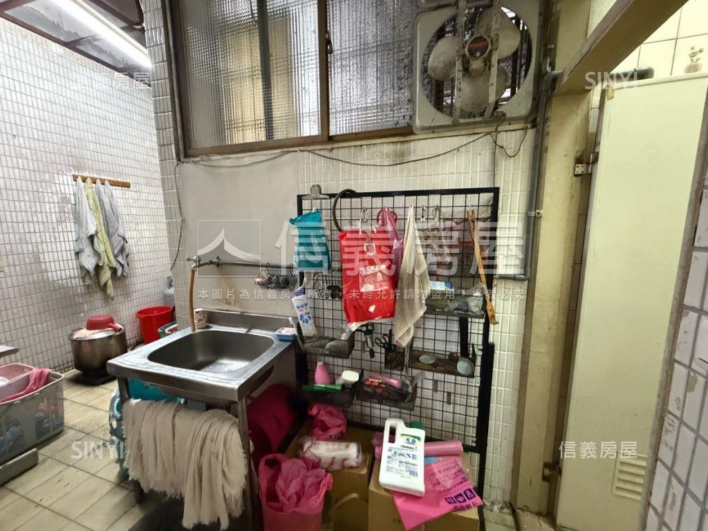 頂溪站面寬１＋２樓店面房屋室內格局與周邊環境