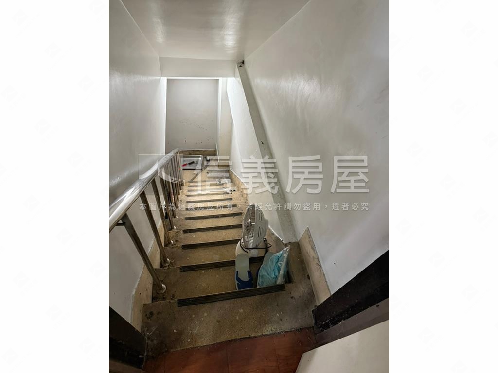 頂溪站面寬１＋２樓店面房屋室內格局與周邊環境