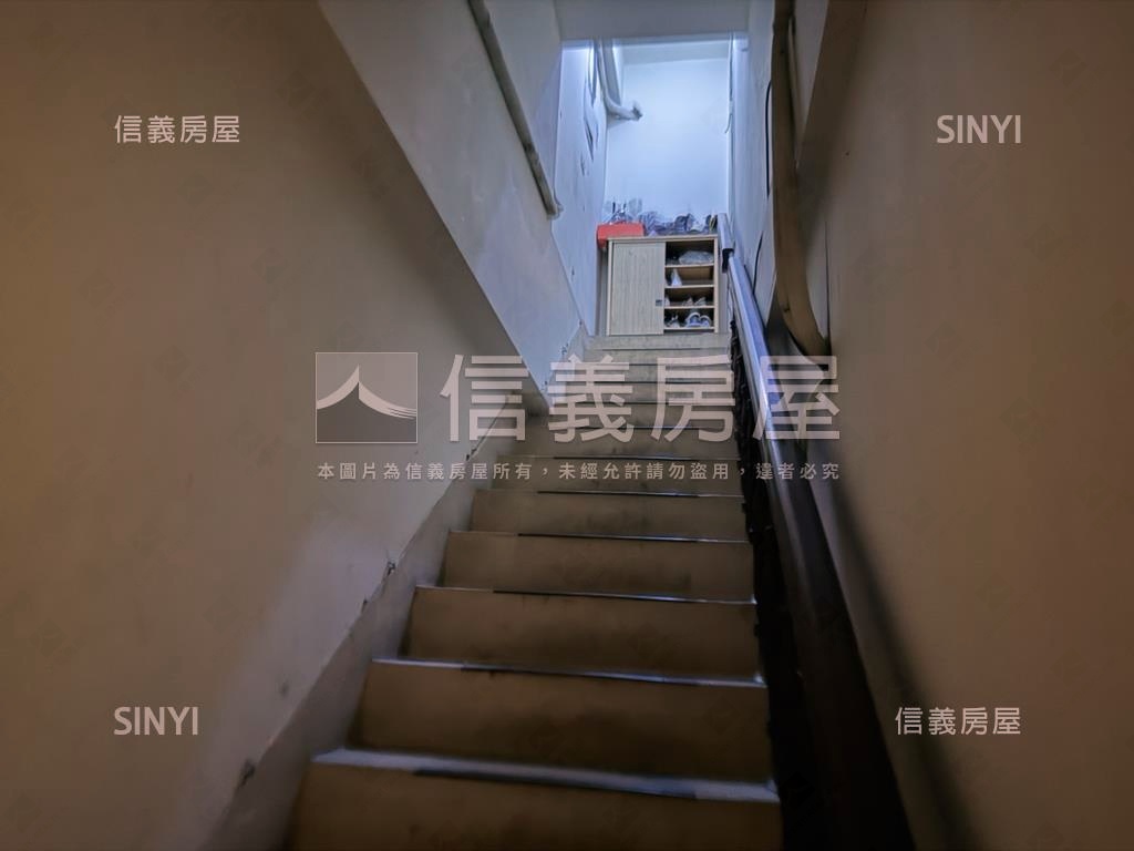 頂溪站面寬１＋２樓店面房屋室內格局與周邊環境