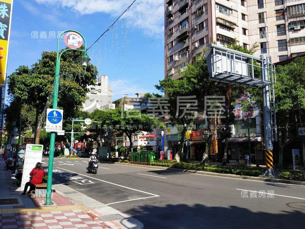 未來雙子星文武百業金店面房屋室內格局與周邊環境