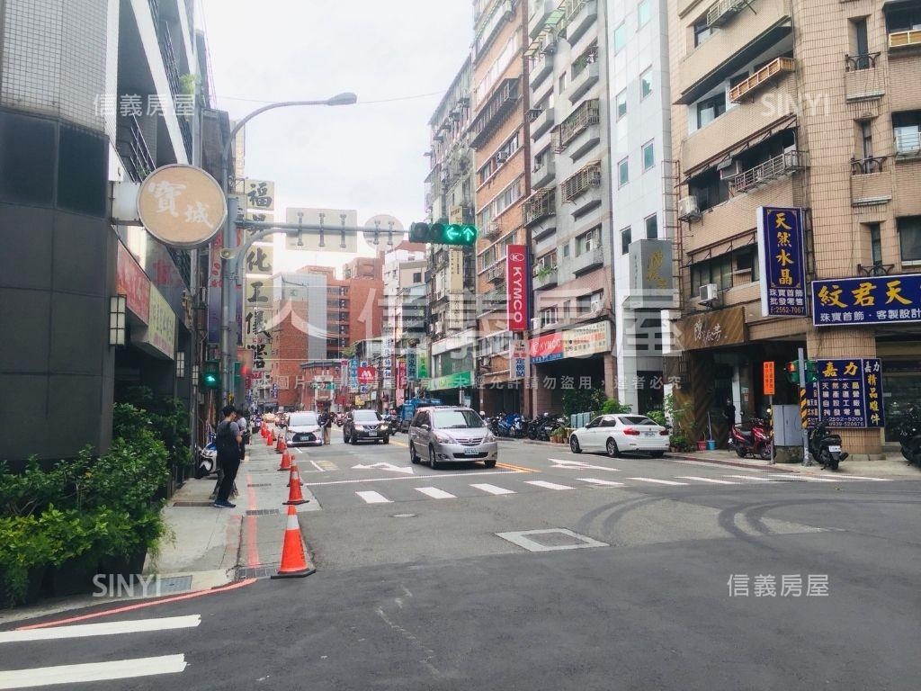 未來雙子星文武百業金店面房屋室內格局與周邊環境