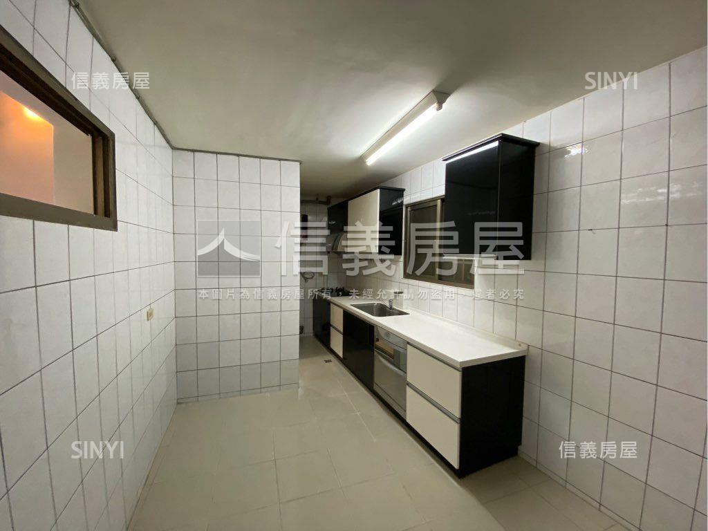 沙鹿屏西路臨路透天房屋室內格局與周邊環境