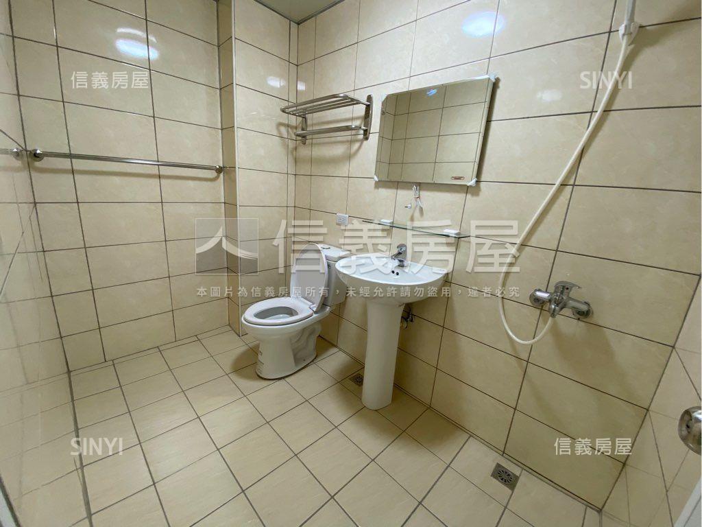 沙鹿屏西路臨路透天房屋室內格局與周邊環境