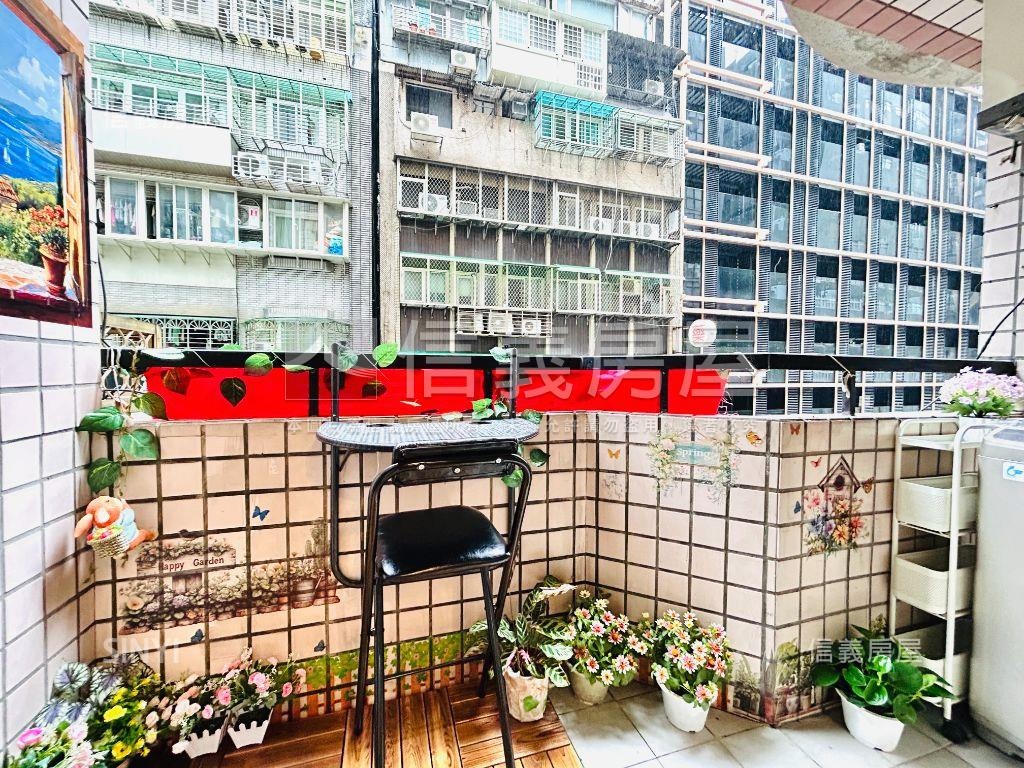 雙捷運低總美套房屋室內格局與周邊環境