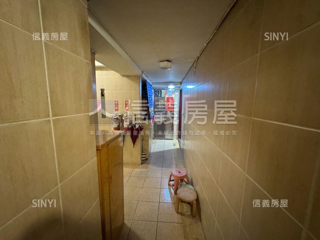 雙捷運低總美套房屋室內格局與周邊環境