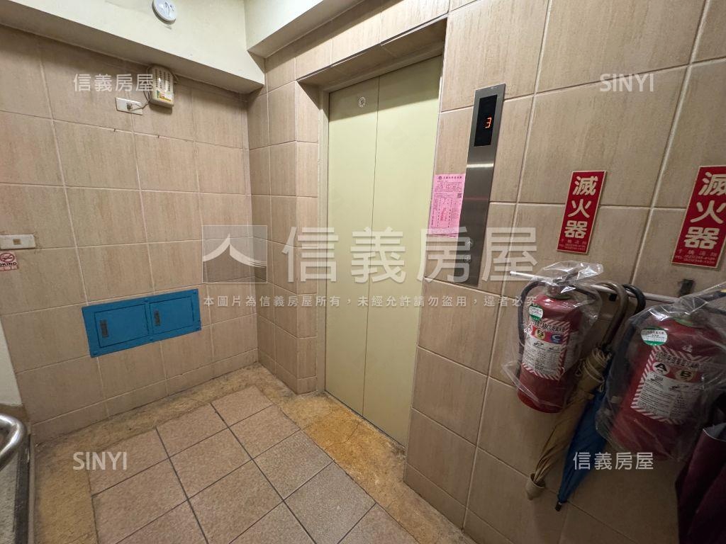 雙捷運低總美套房屋室內格局與周邊環境