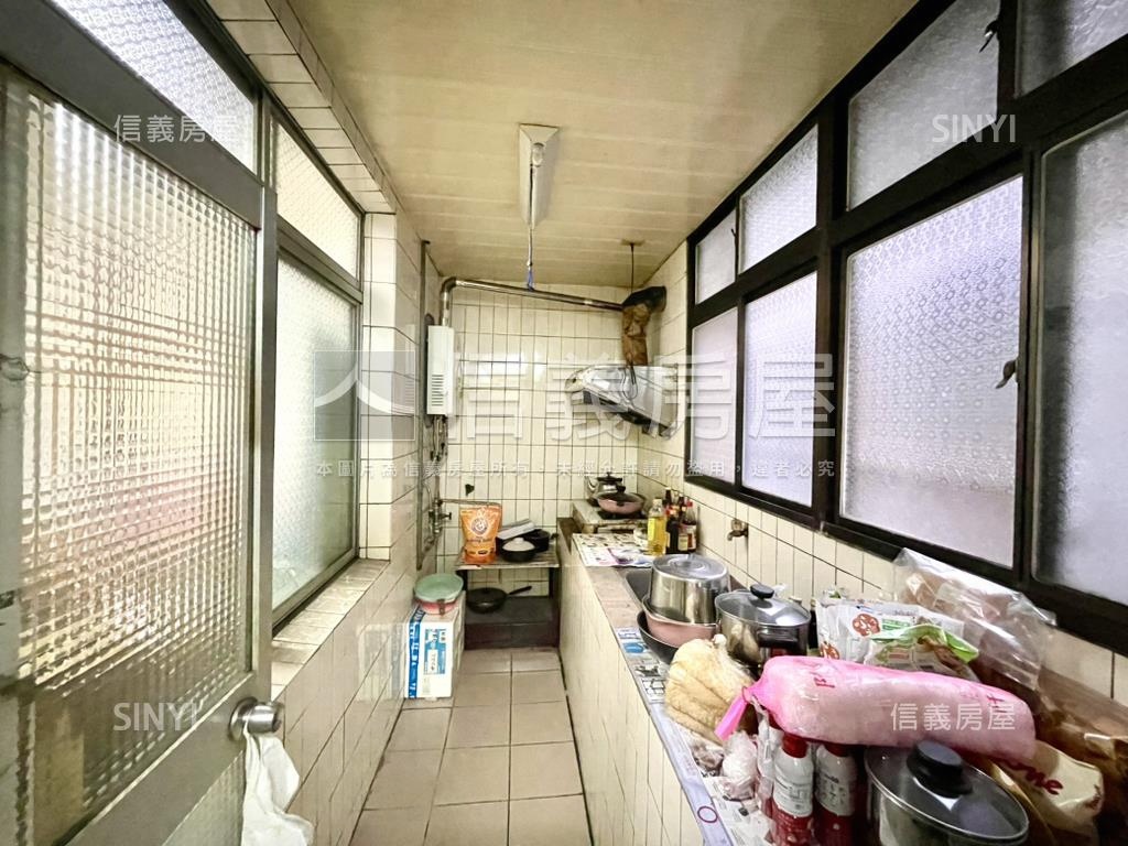 巷口麥當勞★好方正公寓房屋室內格局與周邊環境