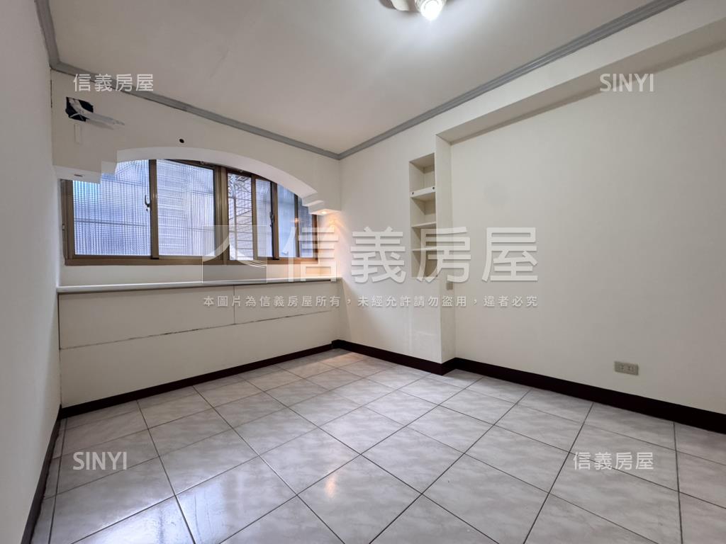 五華街電梯美三房房屋室內格局與周邊環境