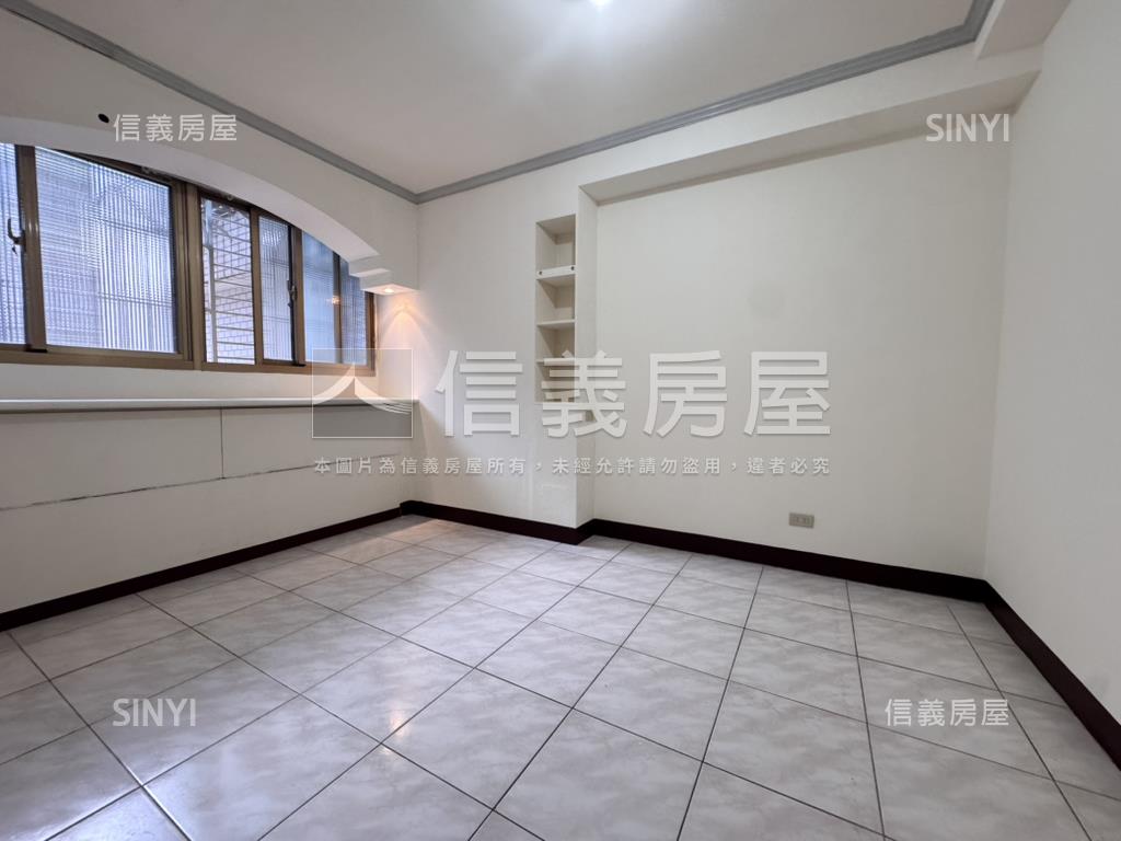 五華街電梯美三房房屋室內格局與周邊環境