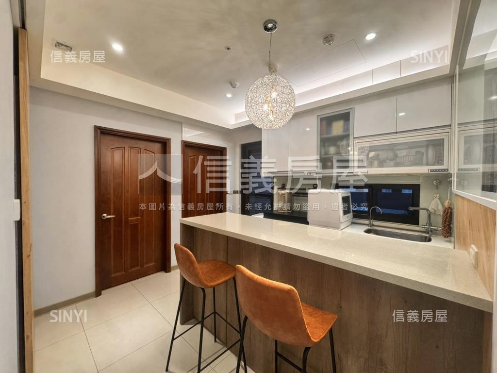 中路高樓裝潢兩房車位房屋室內格局與周邊環境