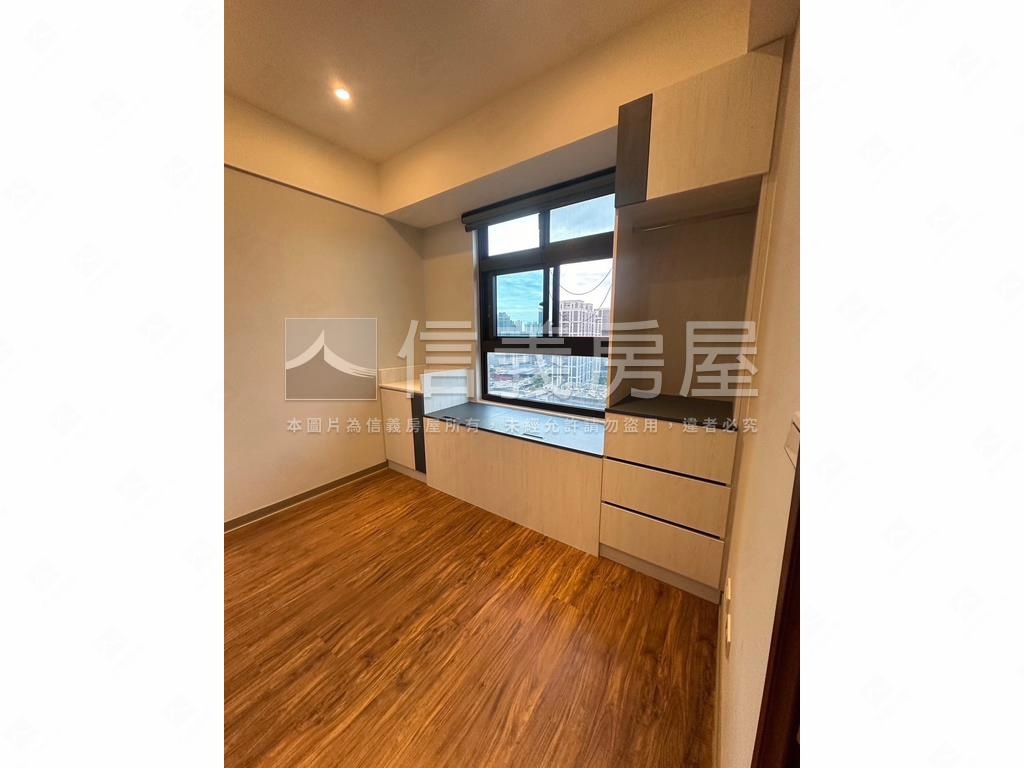 中路高樓裝潢兩房車位房屋室內格局與周邊環境