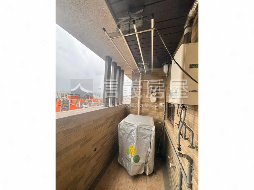 中路高樓裝潢兩房車位房屋室內格局與周邊環境