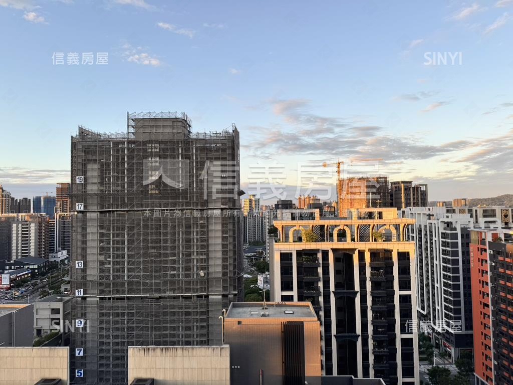 中路高樓裝潢兩房車位房屋室內格局與周邊環境