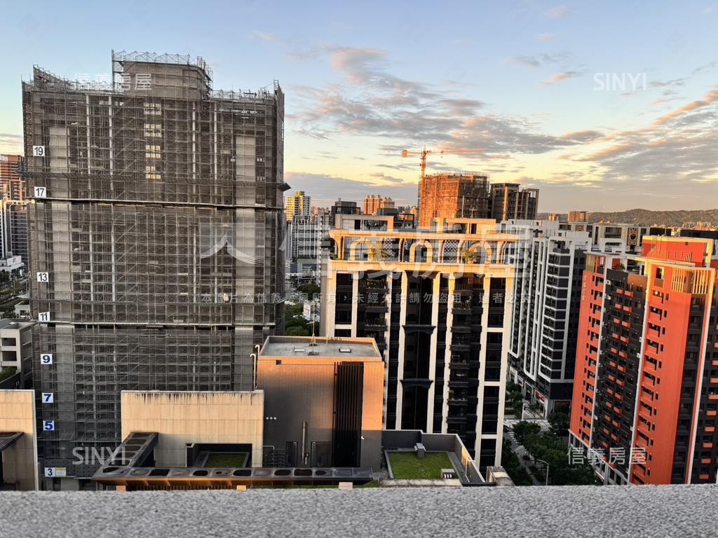 中路高樓裝潢兩房車位房屋室內格局與周邊環境