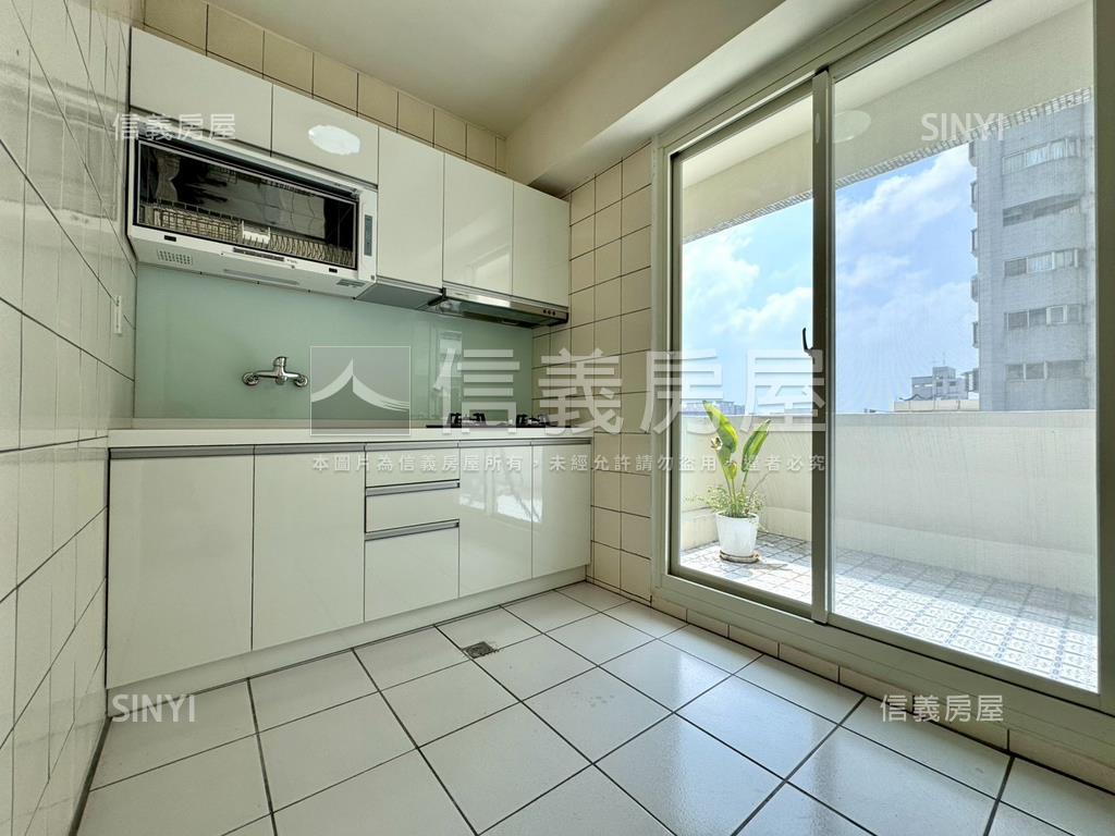 國泰街四房大陽台平車美廈房屋室內格局與周邊環境