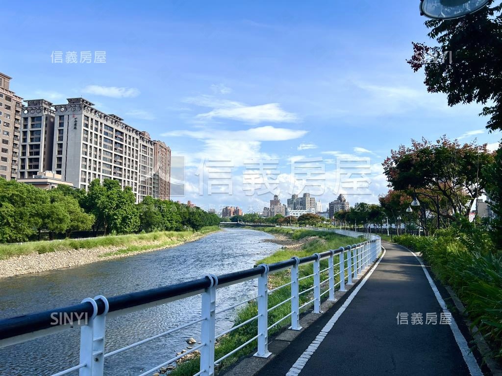 東騰青一四房車位房屋室內格局與周邊環境