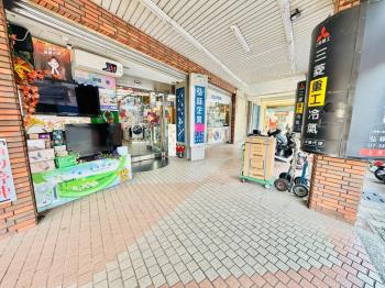 高雄臨路大面寬電梯金店舖