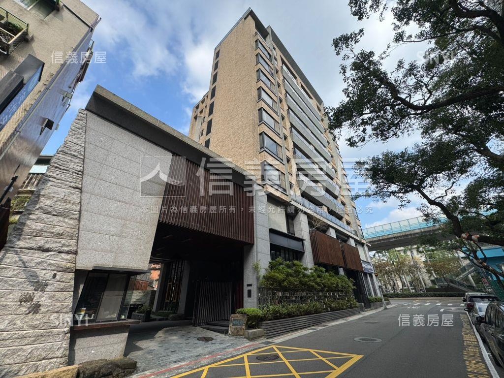 東騰明湖居四房車位房屋室內格局與周邊環境