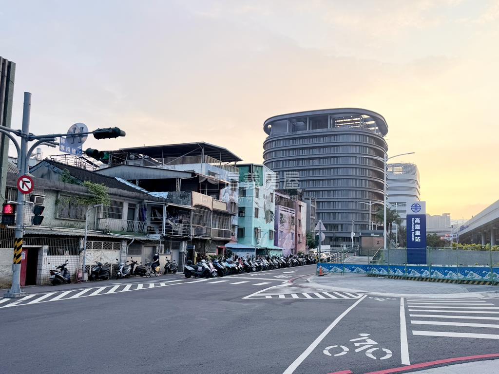 高雄車站旁近綠園道透天房屋室內格局與周邊環境