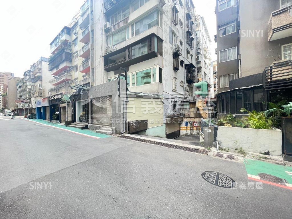 稀有華園高樓附坡平大車位房屋室內格局與周邊環境