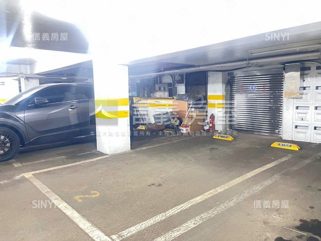 稀有華園高樓附坡平大車位房屋室內格局與周邊環境