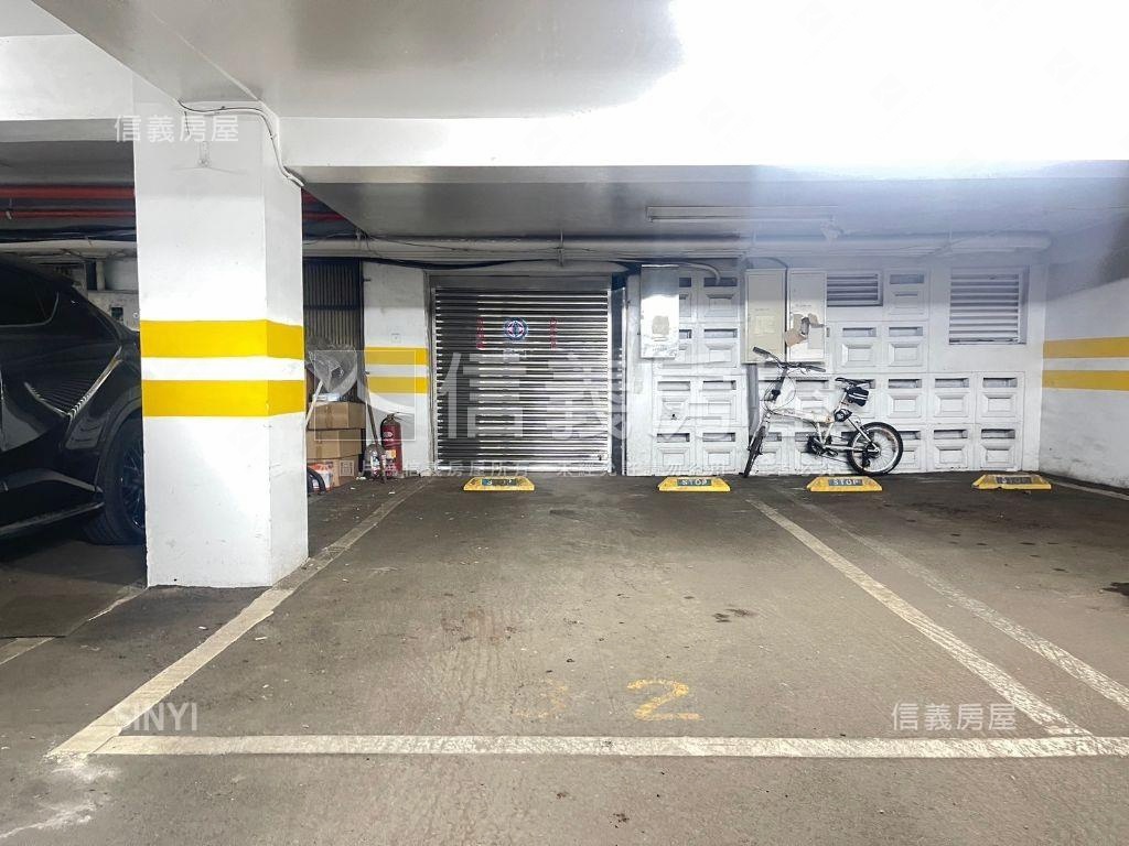稀有華園高樓附坡平大車位房屋室內格局與周邊環境