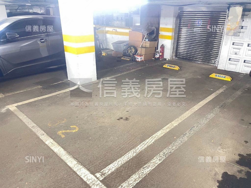 稀有華園高樓附坡平大車位房屋室內格局與周邊環境