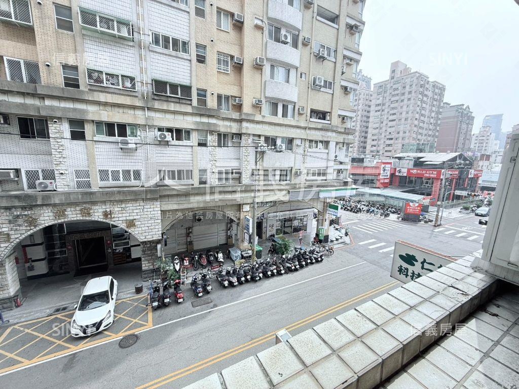 新案！逢甲商圈正一房一廳房屋室內格局與周邊環境