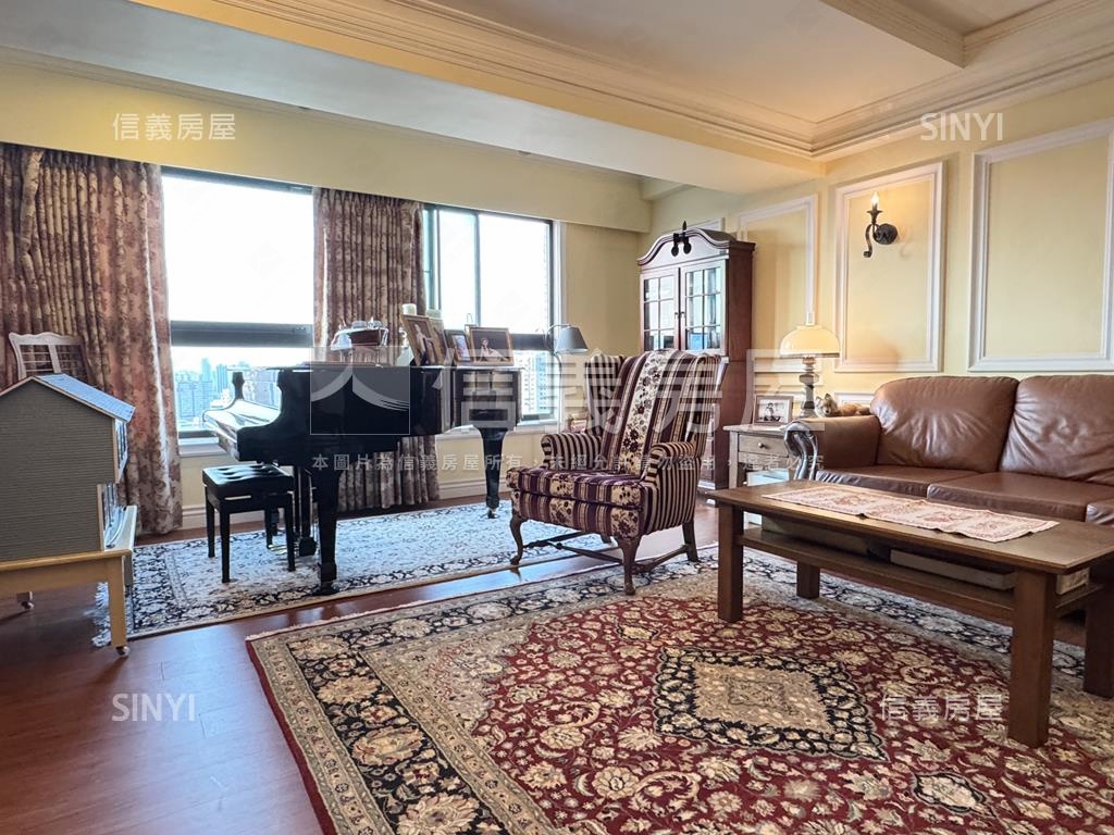 國艷公園首排景觀３房平車房屋室內格局與周邊環境