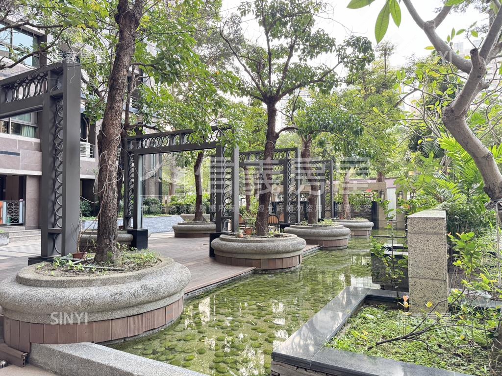 國艷公園首排景觀３房平車房屋室內格局與周邊環境