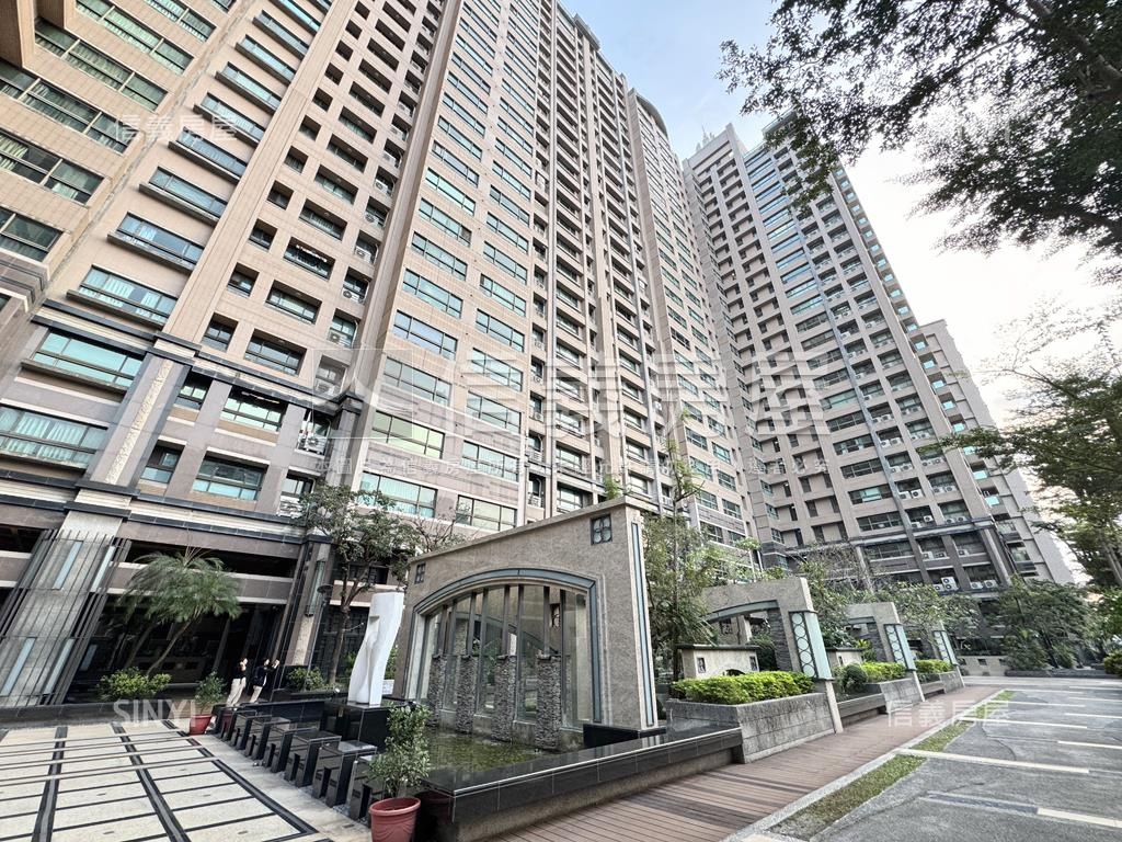 國艷公園首排景觀３房平車房屋室內格局與周邊環境